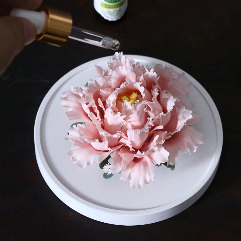 Handcrafted ceramic flowers, exquisite and distinctive ceramic aromatherapy ornaments crafted by an inheritor of Intangible Cultural Heritage art.