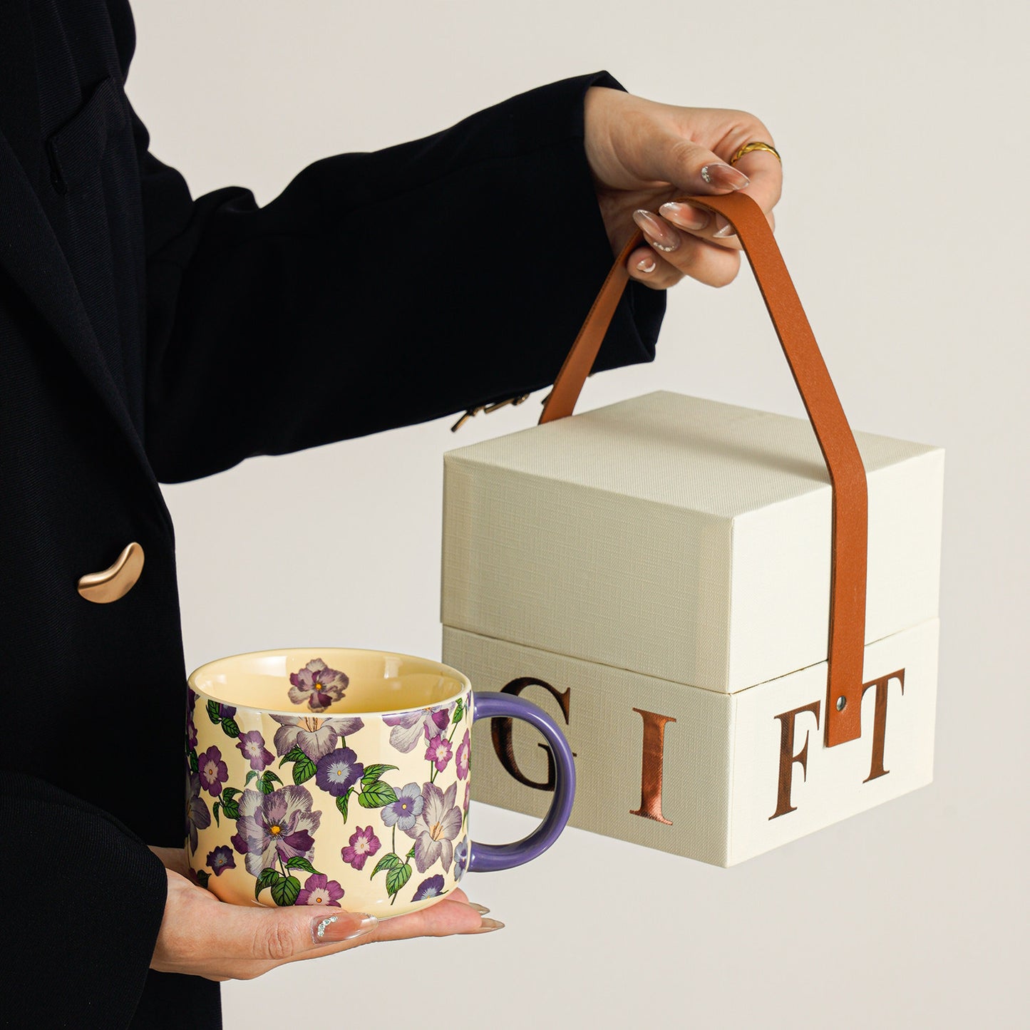 Floral Fantasy Mug - Elegant Ceramic Coffee Cup with Sophisticated Design