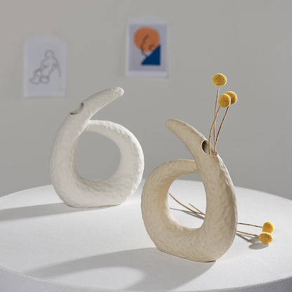 Scandinavian White Ceramic Vase – Minimalist Decorative Flower Vase for Dried Flowers & Hydroponic Plants, Perfect for Living Room, Cafe, Studio & Guesthouse