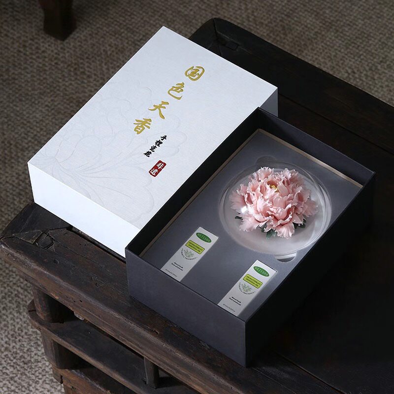 Handcrafted ceramic flowers, exquisite and distinctive ceramic aromatherapy ornaments crafted by an inheritor of Intangible Cultural Heritage art.