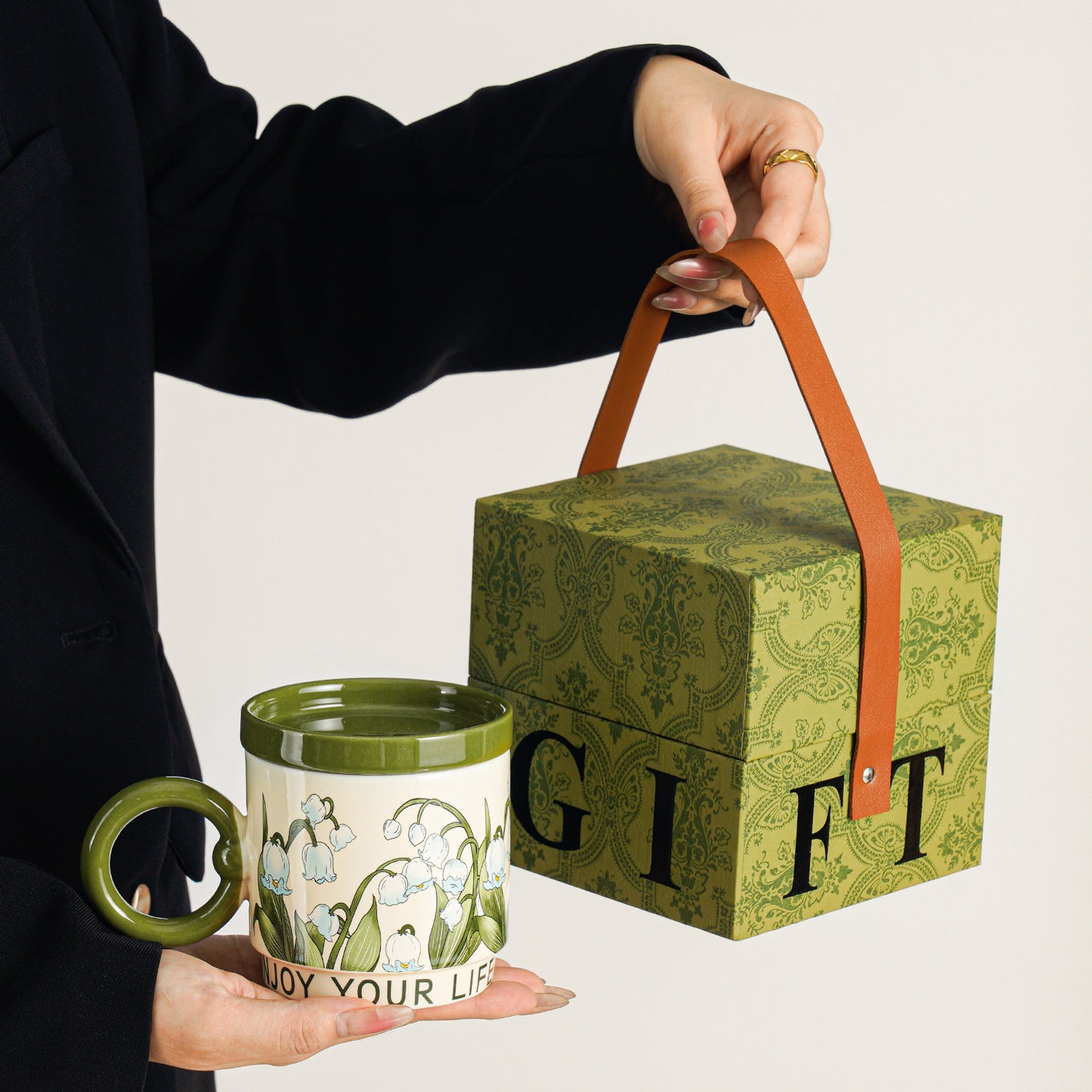 Lily of the Valley Flowering Mug - Coffee Cup with Lid, Breakfast Cereal Cup