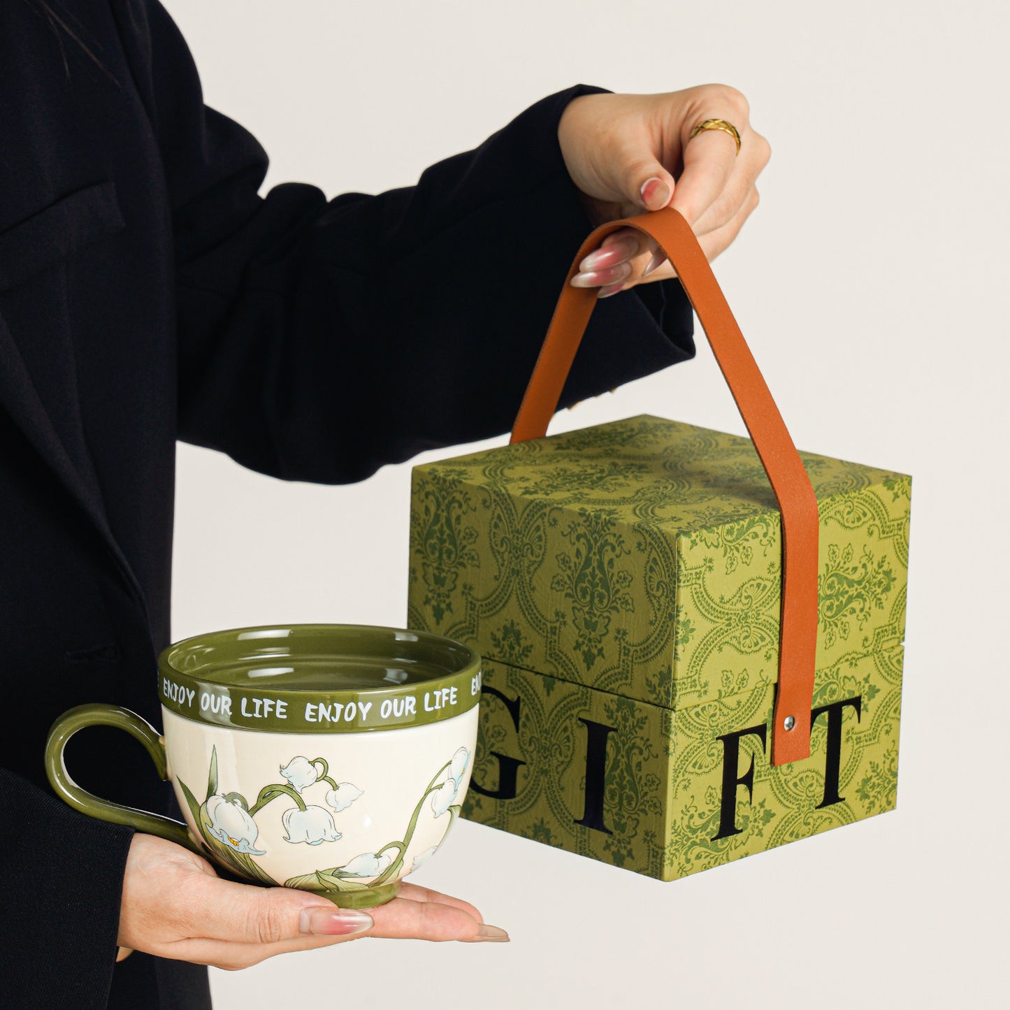 Lily of the Valley Flowering Mug - Coffee Cup with Lid, Breakfast Cereal Cup