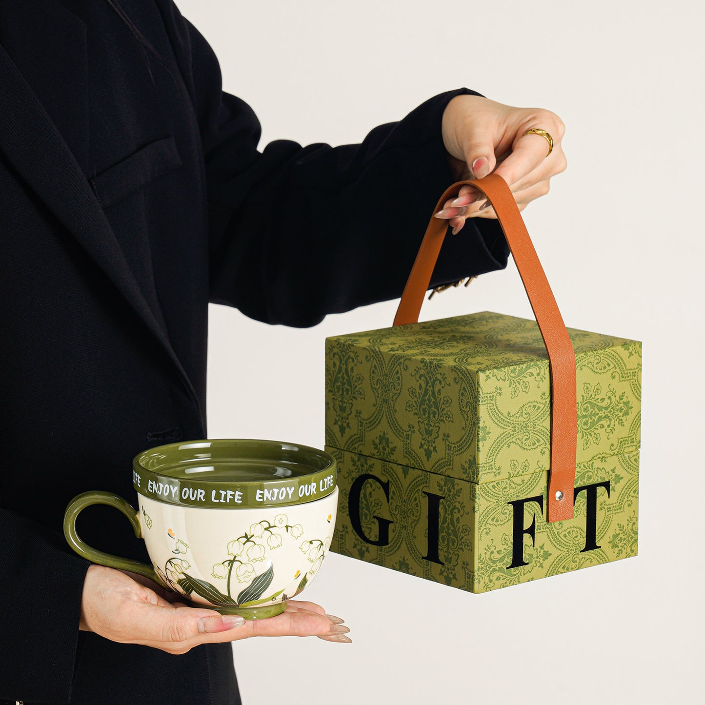 Lily of the Valley Flowering Mug - Coffee Cup with Lid, Breakfast Cereal Cup